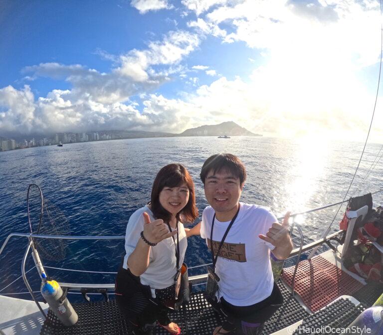 Read more about the article ハワイハネムーンはワイキキ沖でウミガメ体験ダイビング!