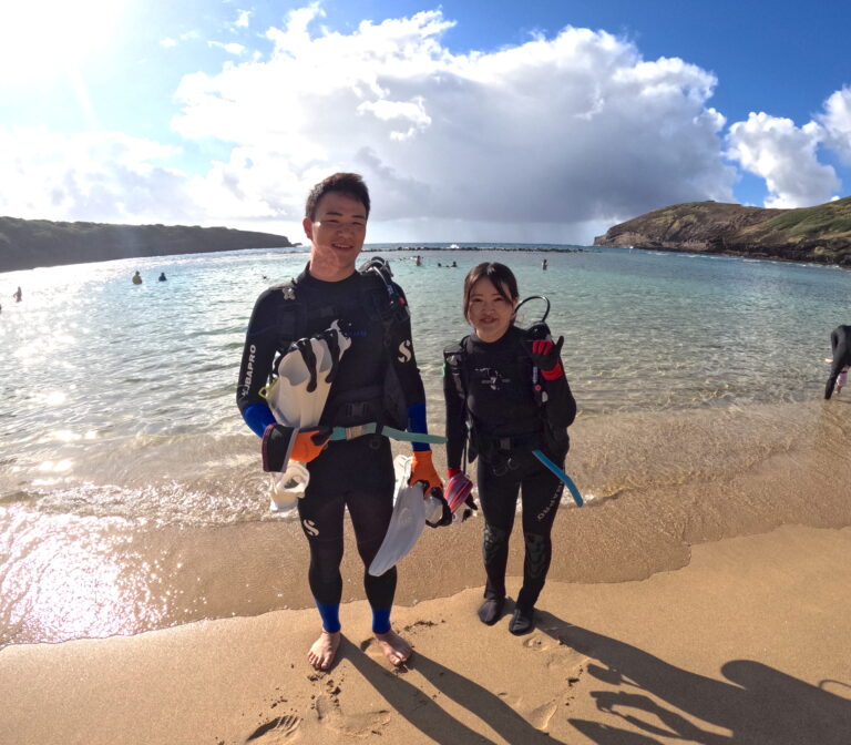 Read more about the article ハワイハネムーン定番アクティビティはハナウマ湾で体験ダイビング！