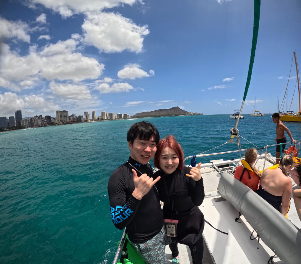 ハワイに来たらワイキキ沖でウミガメと泳ぐシュノーケリングツアー